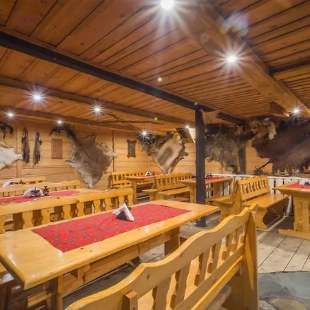 Trzy Korony 住宿加早餐酒店 什恰夫尼察